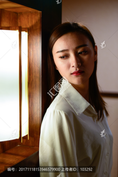 憂郁氣質(zhì)的女人