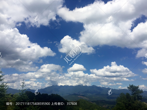 藍(lán)天白云