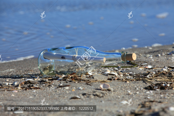 海灘上的瓶子1