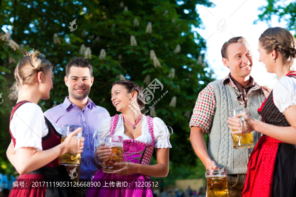 在啤酒花園,-,喝啤酒的朋友