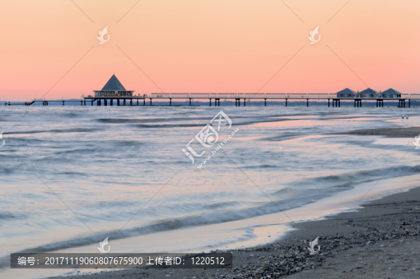 晚上在海上
