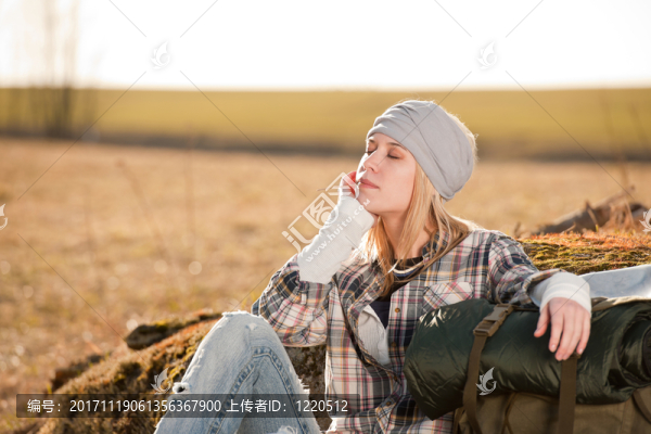 女人