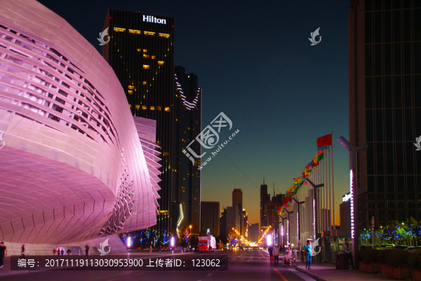 達(dá)沃斯會(huì)議中心建筑璀璨夜景特寫(xiě)