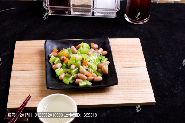 西芹花生米,咸菜,涼菜