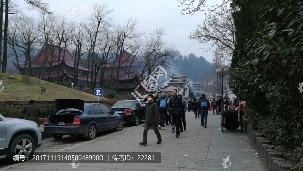 山腳下的寺廟