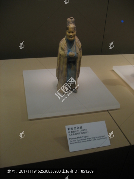 彩繪男立俑