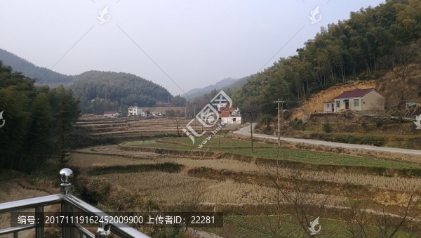 唯一一條通往縣城的路