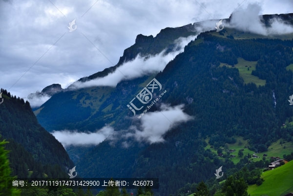 山間云霧