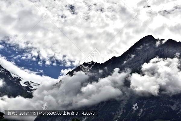 白云高山
