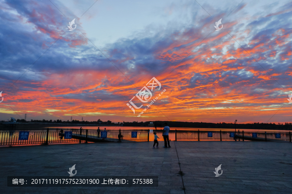 晚霞倒影