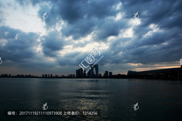 烏云密布