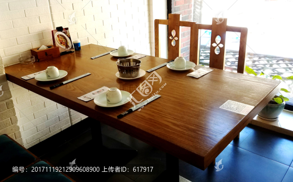 餐桌