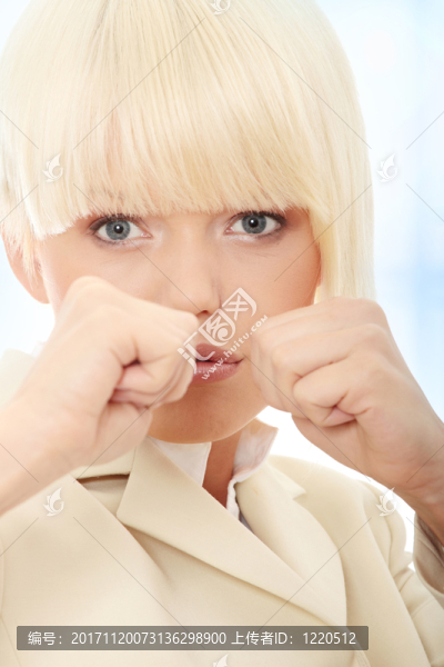 女人