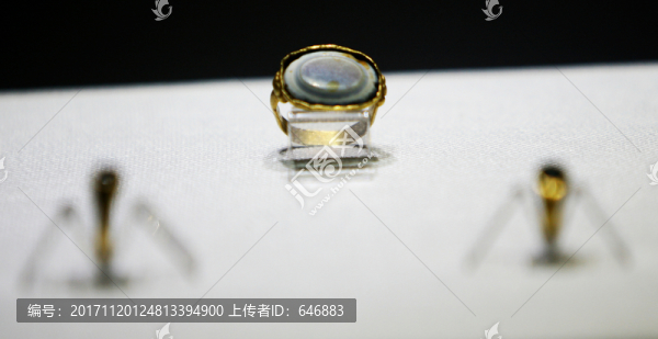 古金鑲嵌玉戒指