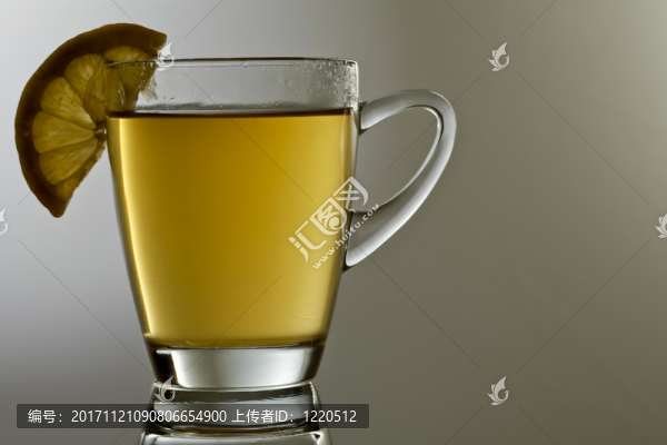 與反射的綠茶