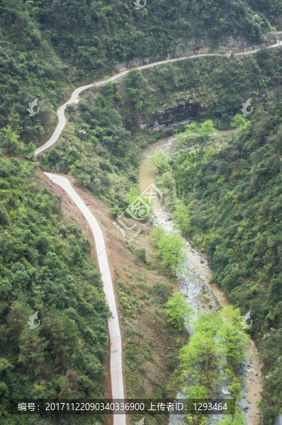 山路彎彎