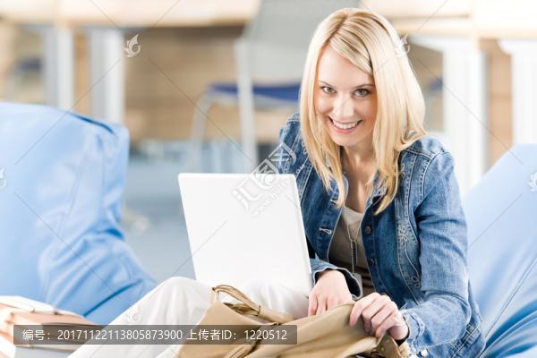 女人