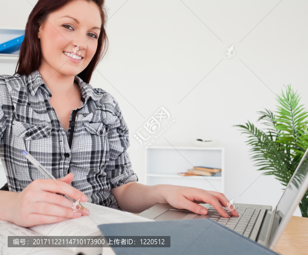 女人