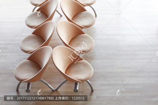 等候