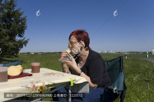 女人