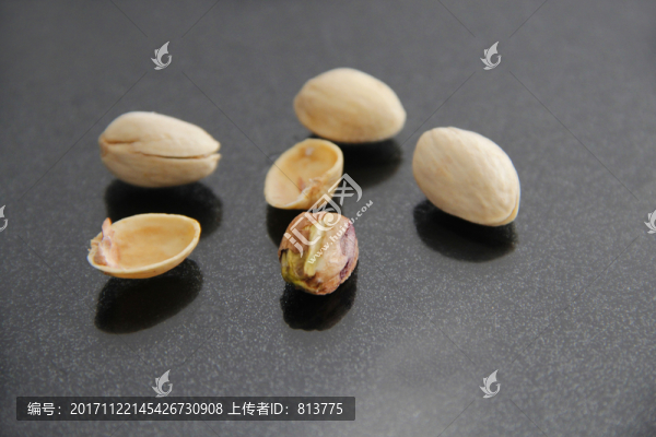靜物干果黑色背景