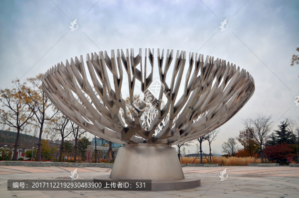 現(xiàn)代雕塑