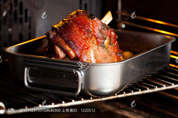 豬肉在烤箱里