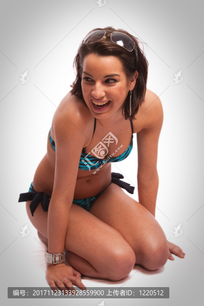 比基尼美女
