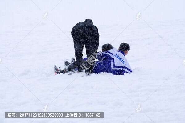 校園下雪