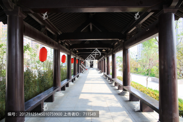 實(shí)木長(zhǎng)廊