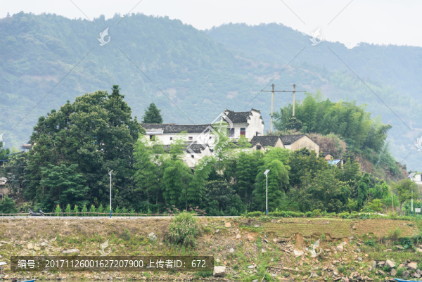 兩岸民居