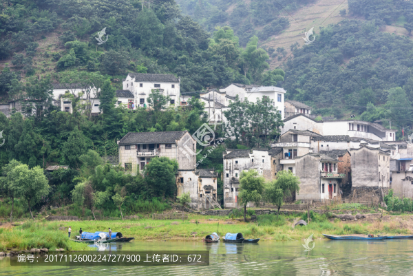 兩岸民居