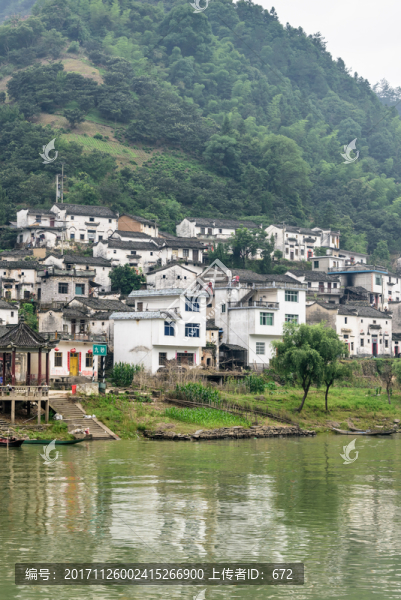 兩岸民居