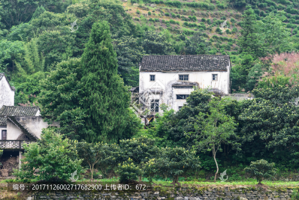 兩岸民居