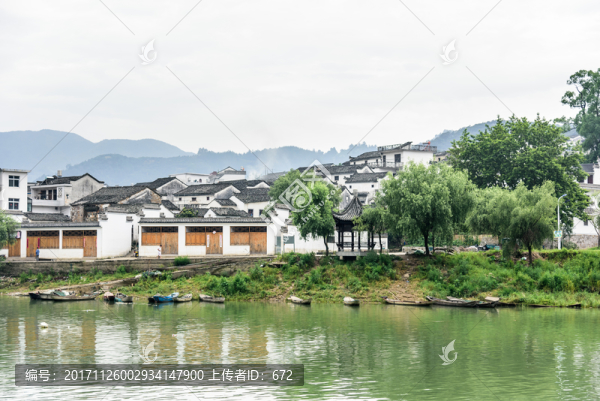 兩岸民居