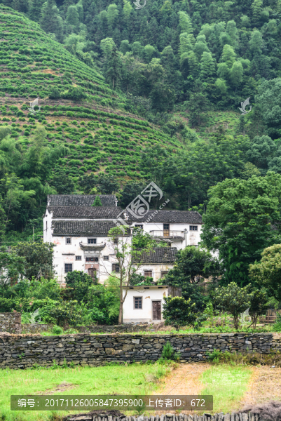 兩岸民居