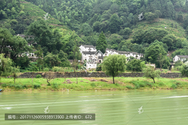 兩岸民居