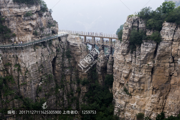 白石山玻璃棧道