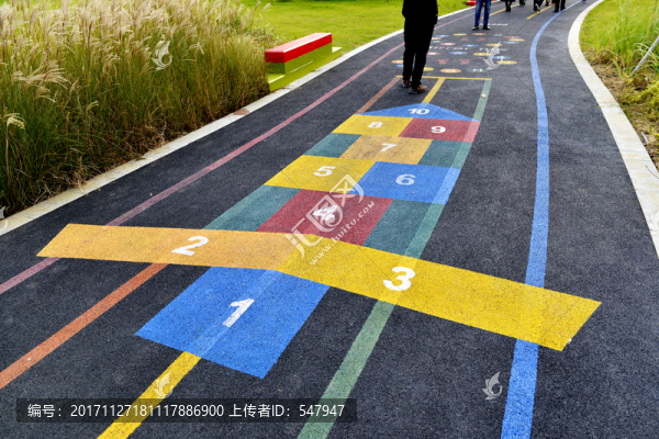 無動力樂園,跑道