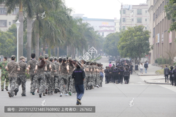 軍訓(xùn)