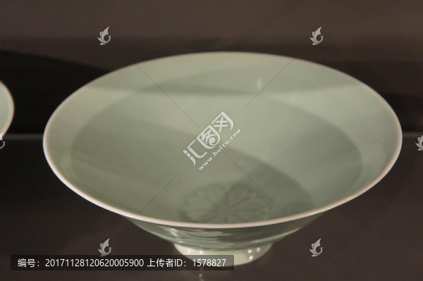 清雍正瓷器豆青釉斗笠碗