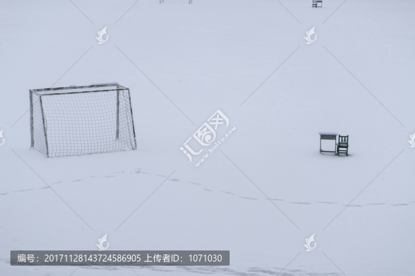 雪后足球訓(xùn)練場(chǎng)