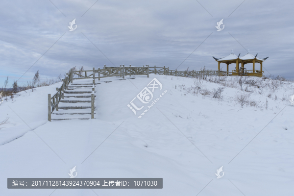 雪中涼亭