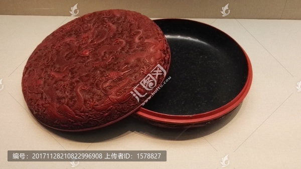 省博藏品脫胎漆器文房剔漆香盒