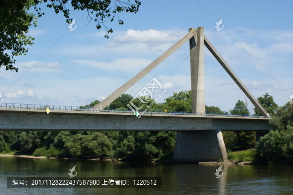 在metten的多瑙河上的a3高速公路大橋