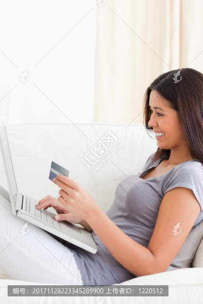女人