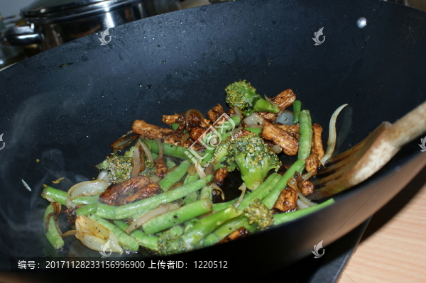 在鍋里做飯0024