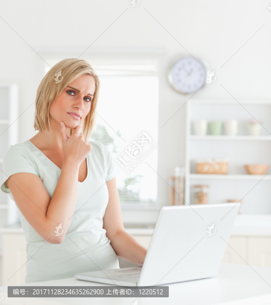 女人