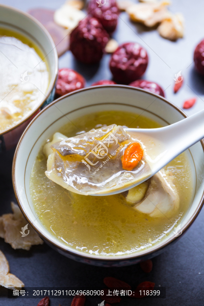 水魚煲雞