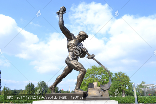 男人打鐵雕塑